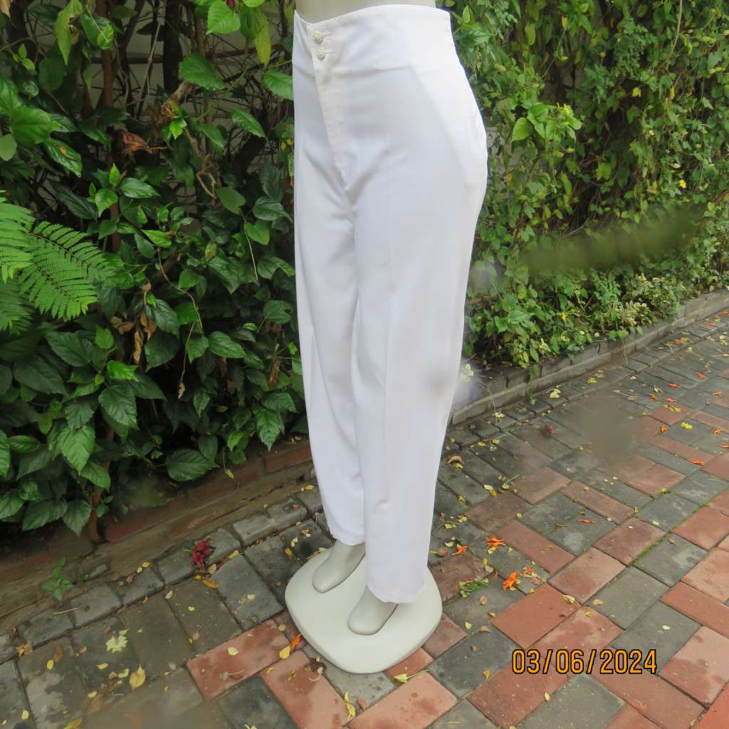White high waisted pants by INWEAR size 36/12. Worn with belt!Cotton/viscose. Size pockets.As new