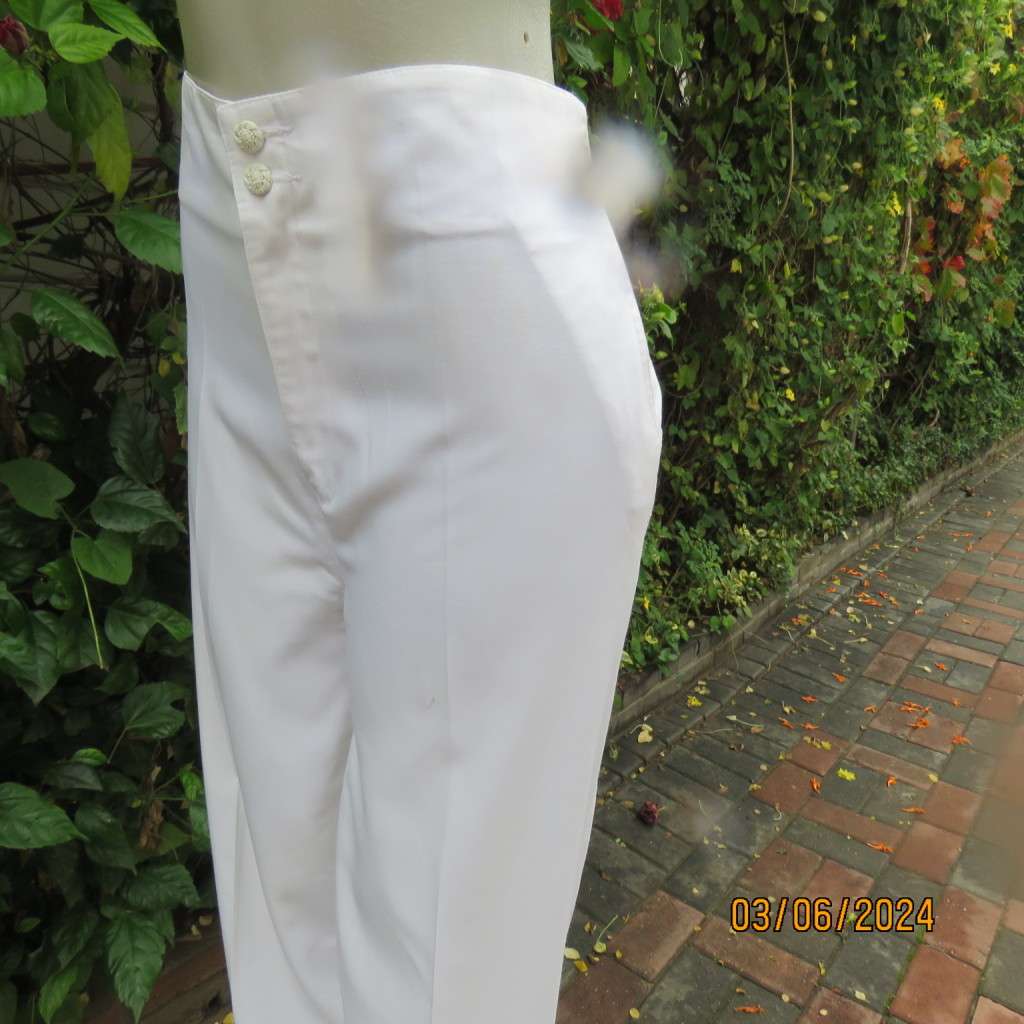 White high waisted pants by INWEAR size 36/12. Worn with belt!Cotton/viscose. Size pockets.As new
