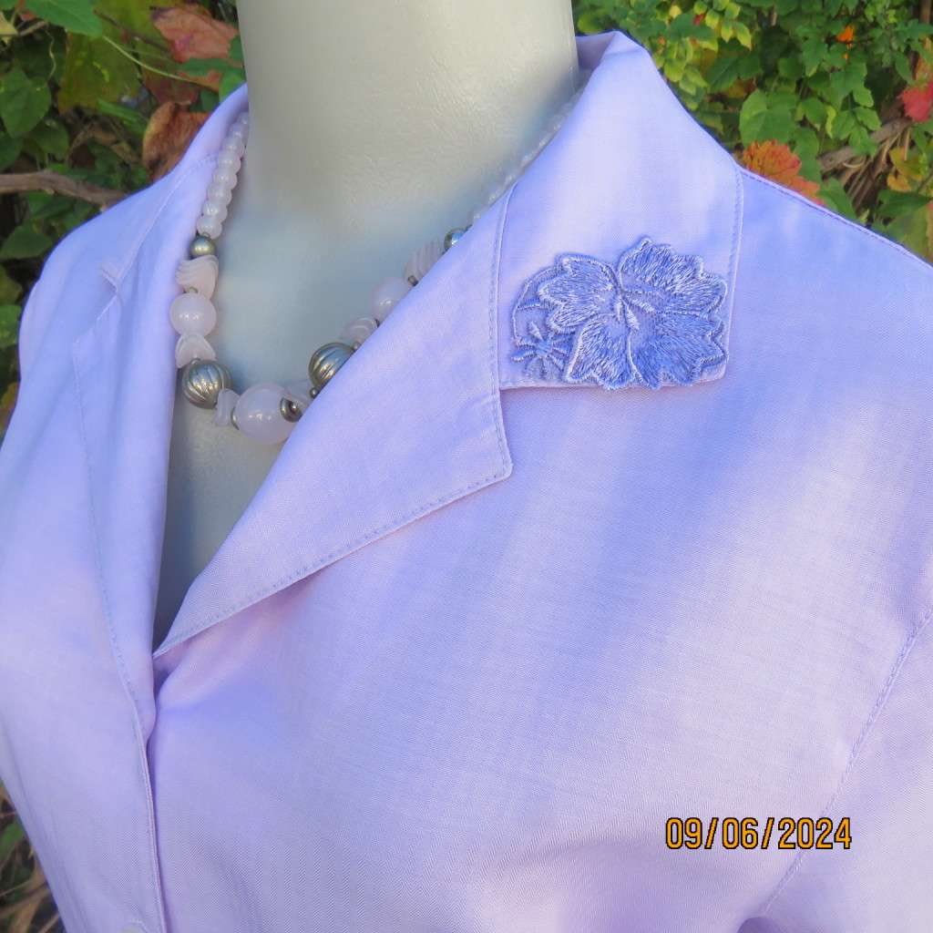 High quality short sleeve mauve button down/collar/decoration tailored top. From Ireland size 36/12