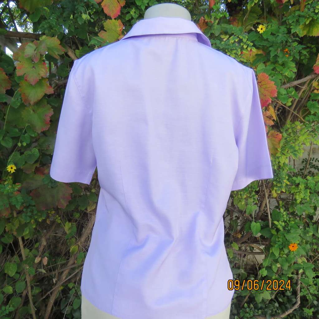 High quality short sleeve mauve button down/collar/decoration tailored top. From Ireland size 36/12