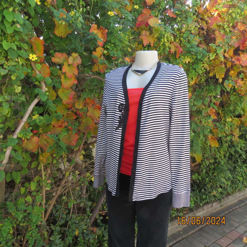 Versatile black/white horizontal striped 100% cotton knit cardigan.Size 38 WOOLWORTHS. Long sleeves.
