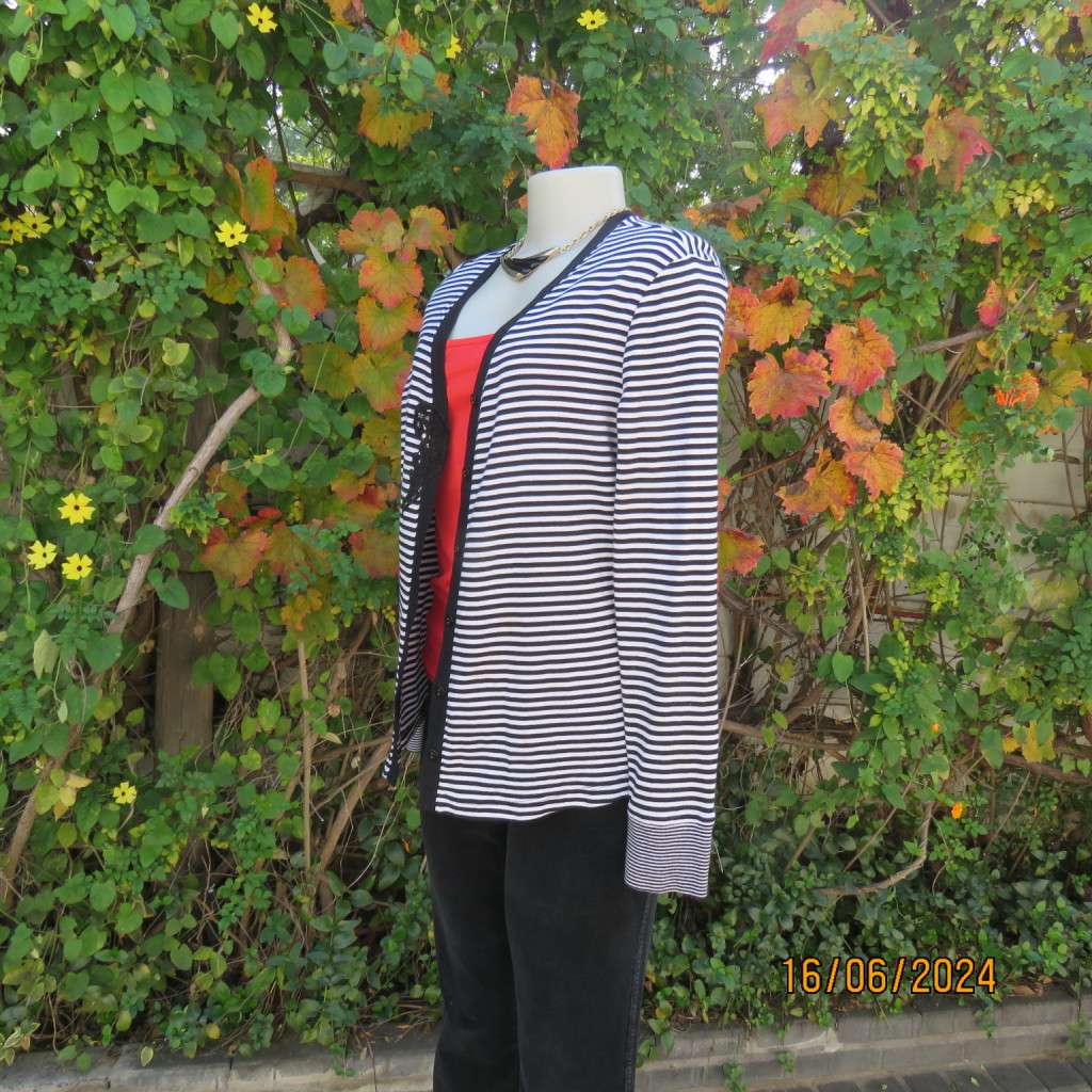 Versatile black/white horizontal striped 100% cotton knit cardigan.Size 38 WOOLWORTHS. Long sleeves.