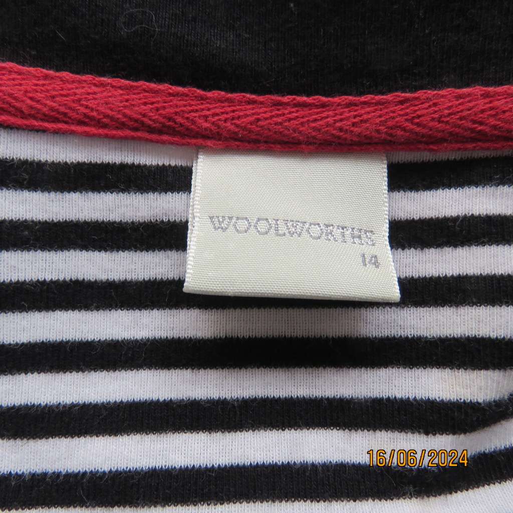 Versatile black/white horizontal striped 100% cotton knit cardigan.Size 38 WOOLWORTHS. Long sleeves.