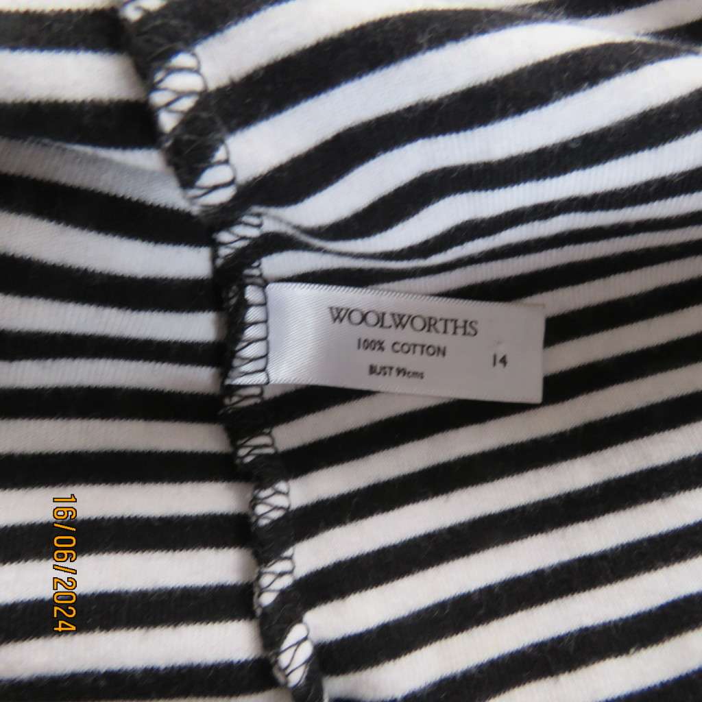 Versatile black/white horizontal striped 100% cotton knit cardigan.Size 38 WOOLWORTHS. Long sleeves.