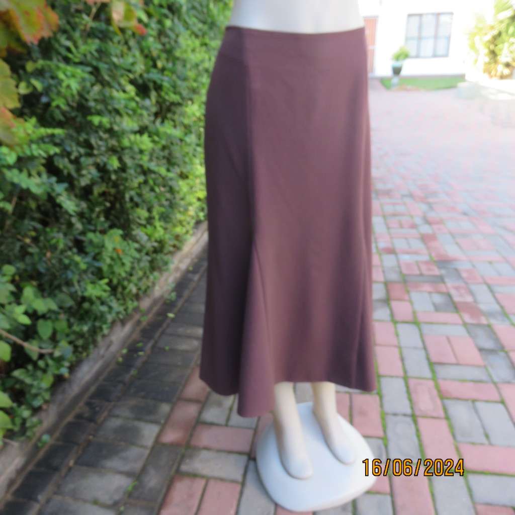 Fabulous dark brown ankle length godet bandless skirt size 42 by PENNY C. Zip at back.As new.