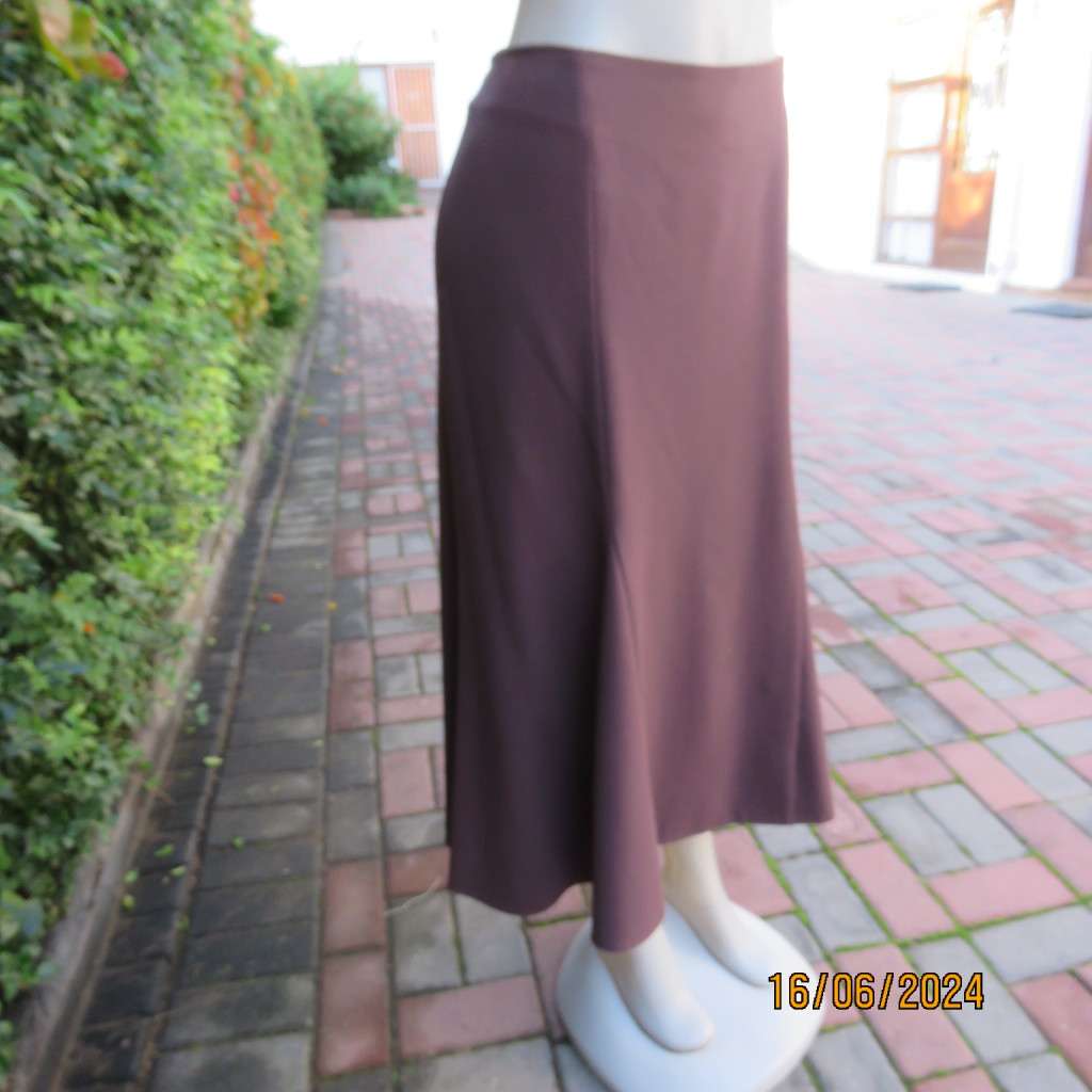Fabulous dark brown ankle length godet bandless skirt size 42 by PENNY C. Zip at back.As new.