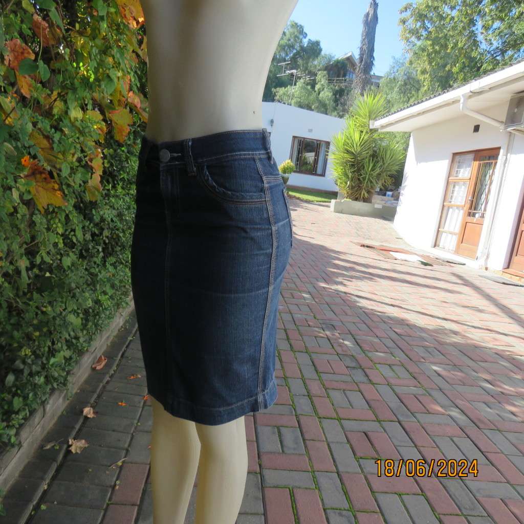 Bodycon blue denim jean skirt by NEWS size 32. In polycotton stretch. Pockets front/back. As new