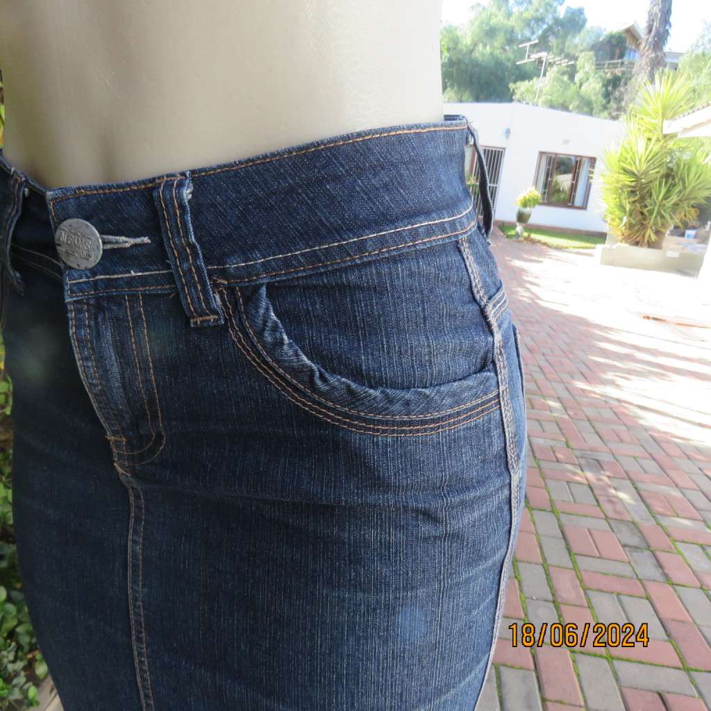 Bodycon blue denim jean skirt by NEWS size 32. In polycotton stretch. Pockets front/back. As new
