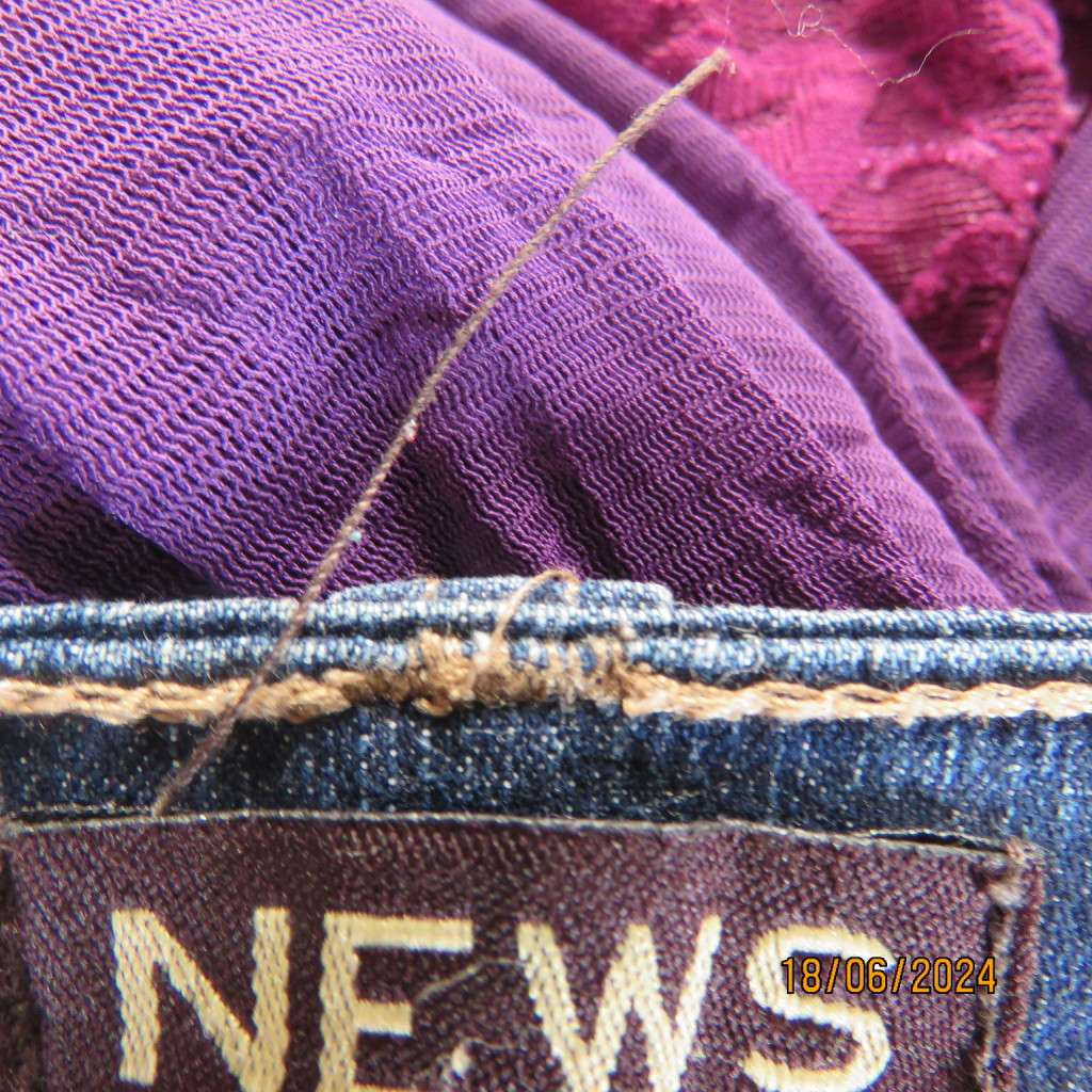 Bodycon blue denim jean skirt by NEWS size 32. In polycotton stretch. Pockets front/back. As new