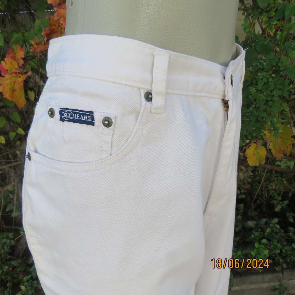 White 100% heavy cotton capri style cropped pants size 40 by RT DENIM. Pockets b/f. Brand new cond