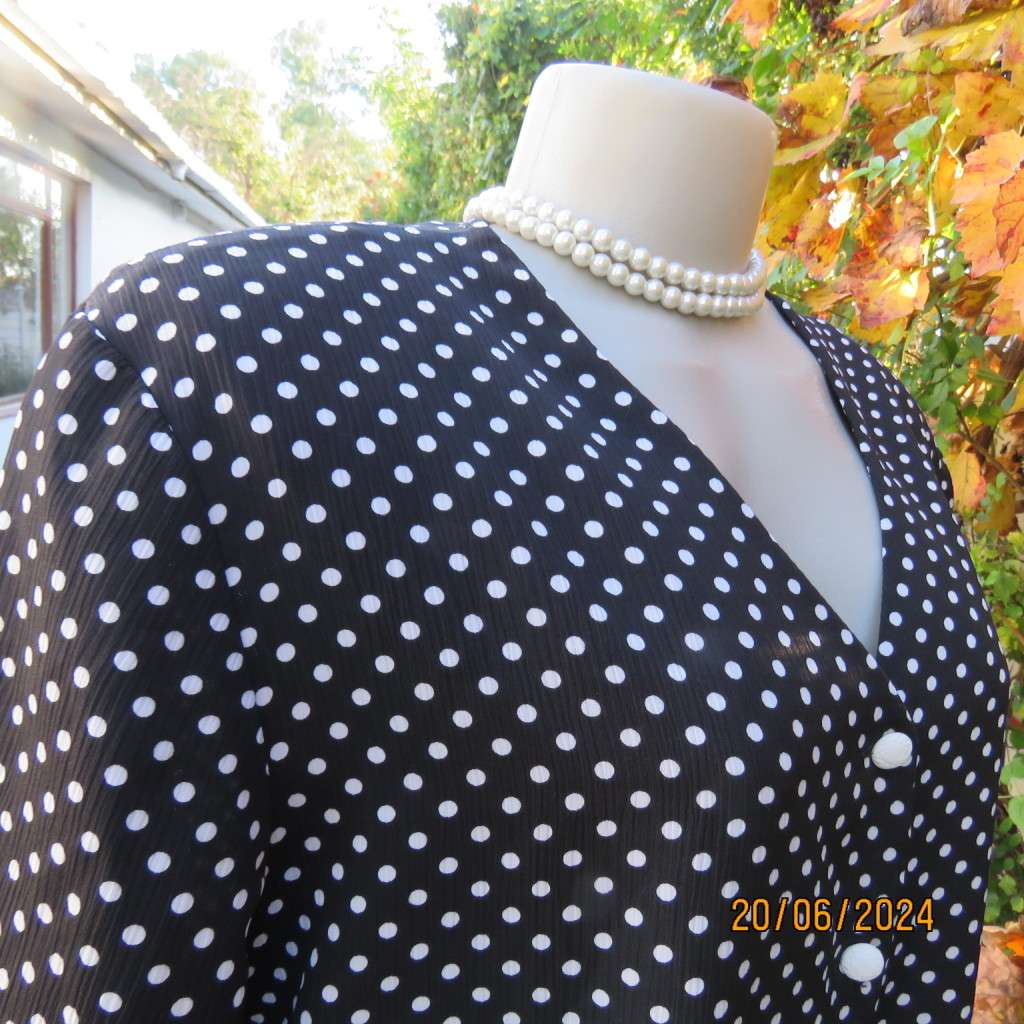 Beautiful versatile black/white polka dot textured polyester short sleeve top V neck.Size 42.New con
