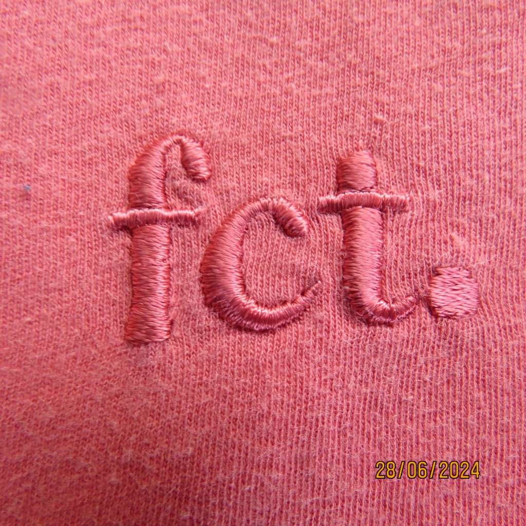 Cute crimson cropped top with capped sleeves in cotton stretch by FACTORIE. Size 36. Slip over.