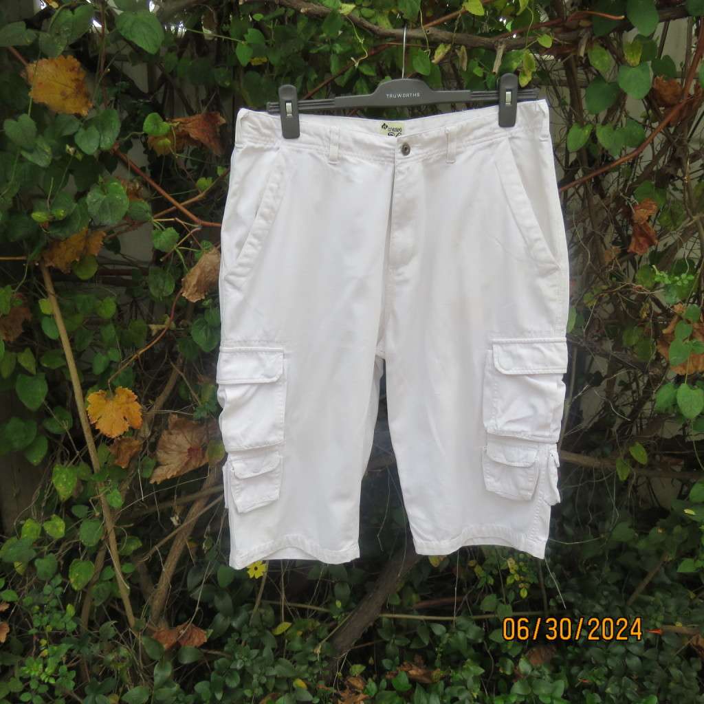 Men`s white 100% cotton cropped pants by RT DENIM size 34. Large bellow pockets leg sides. As new.