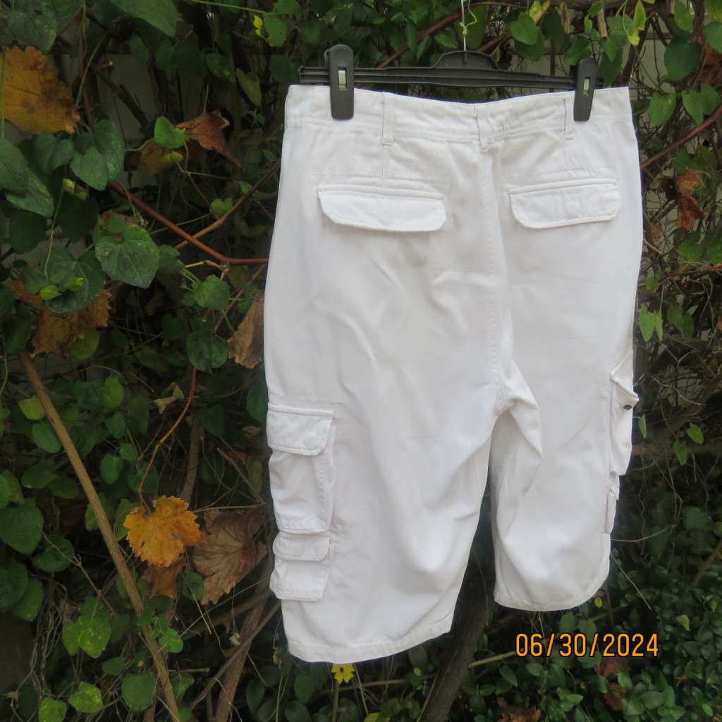 Men`s white 100% cotton cropped pants by RT DENIM size 34. Large bellow pockets leg sides. As new.