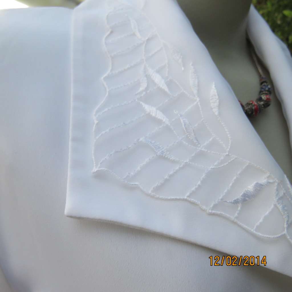 Up the luxe with this white button down top. Stunning collar with emb. organza layer.Size 40.As new