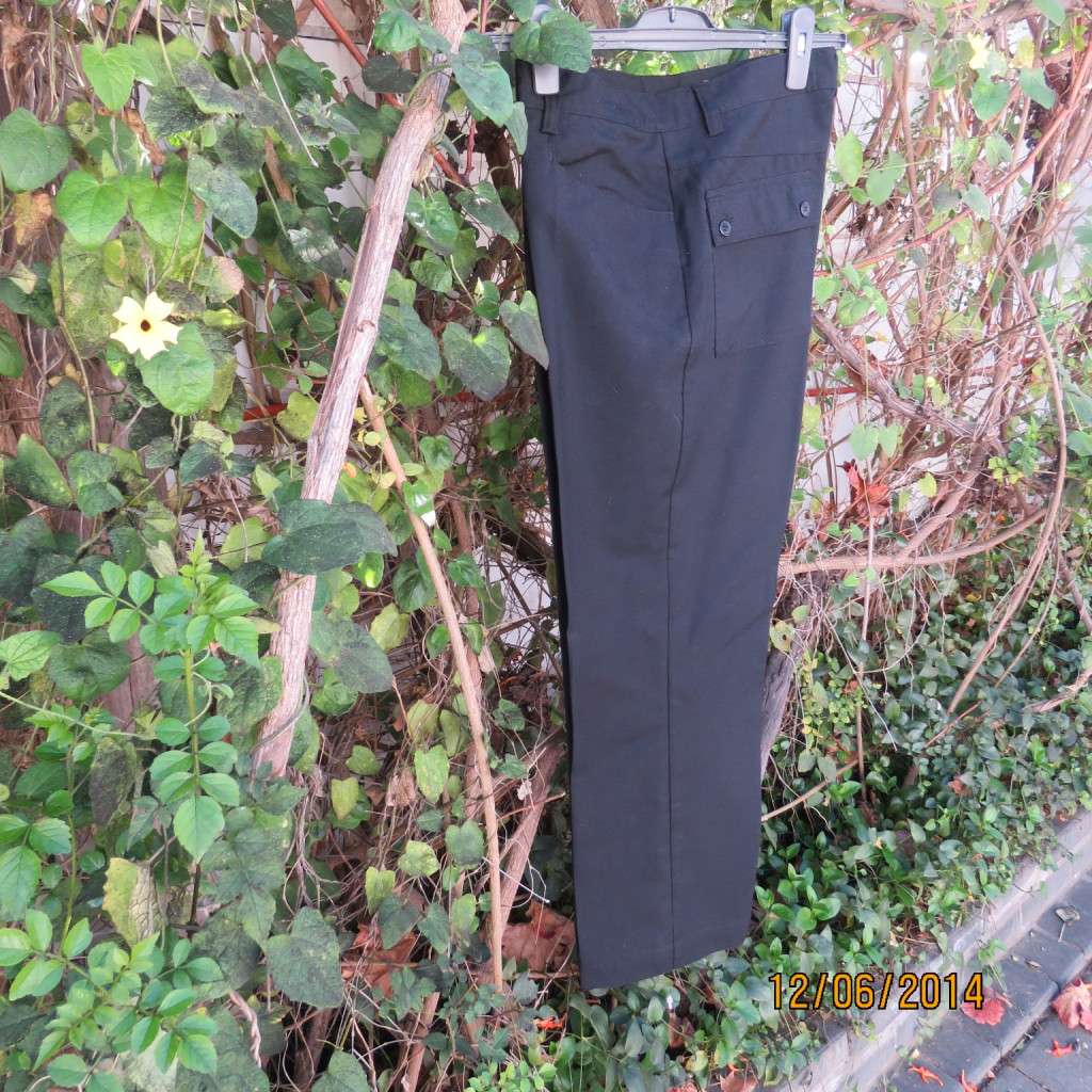 Men's smart light weight black poly/viscose pants in size 32 by ENZO MUNARI. Brand new condition.