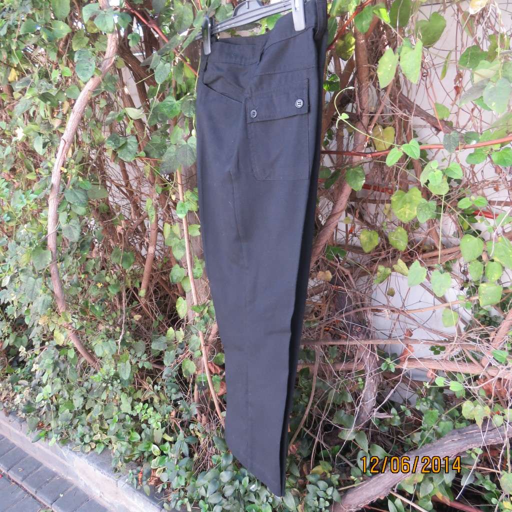 Men's smart light weight black poly/viscose pants in size 32 by ENZO MUNARI. Brand new condition.