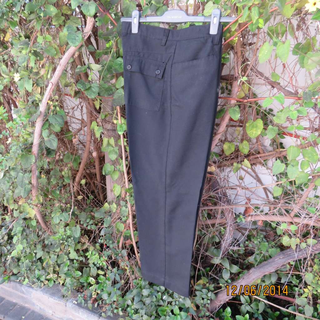 Men's smart light weight black poly/viscose pants in size 32 by ENZO MUNARI. Brand new condition.