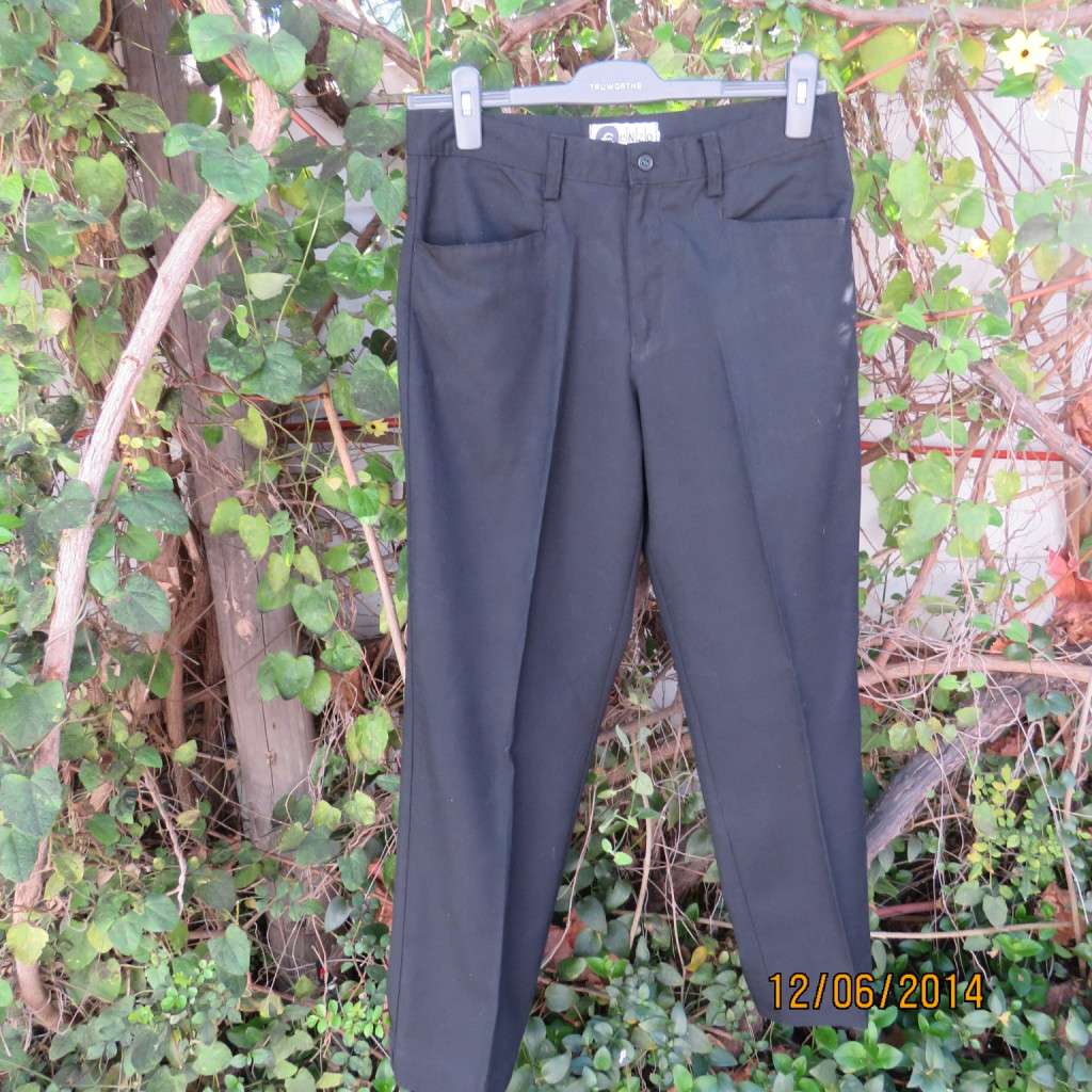 Men's smart light weight black poly/viscose pants in size 32 by ENZO MUNARI. Brand new condition.