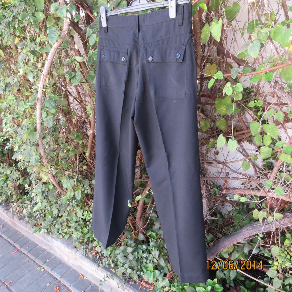 Men's smart light weight black poly/viscose pants in size 32 by ENZO MUNARI. Brand new condition.