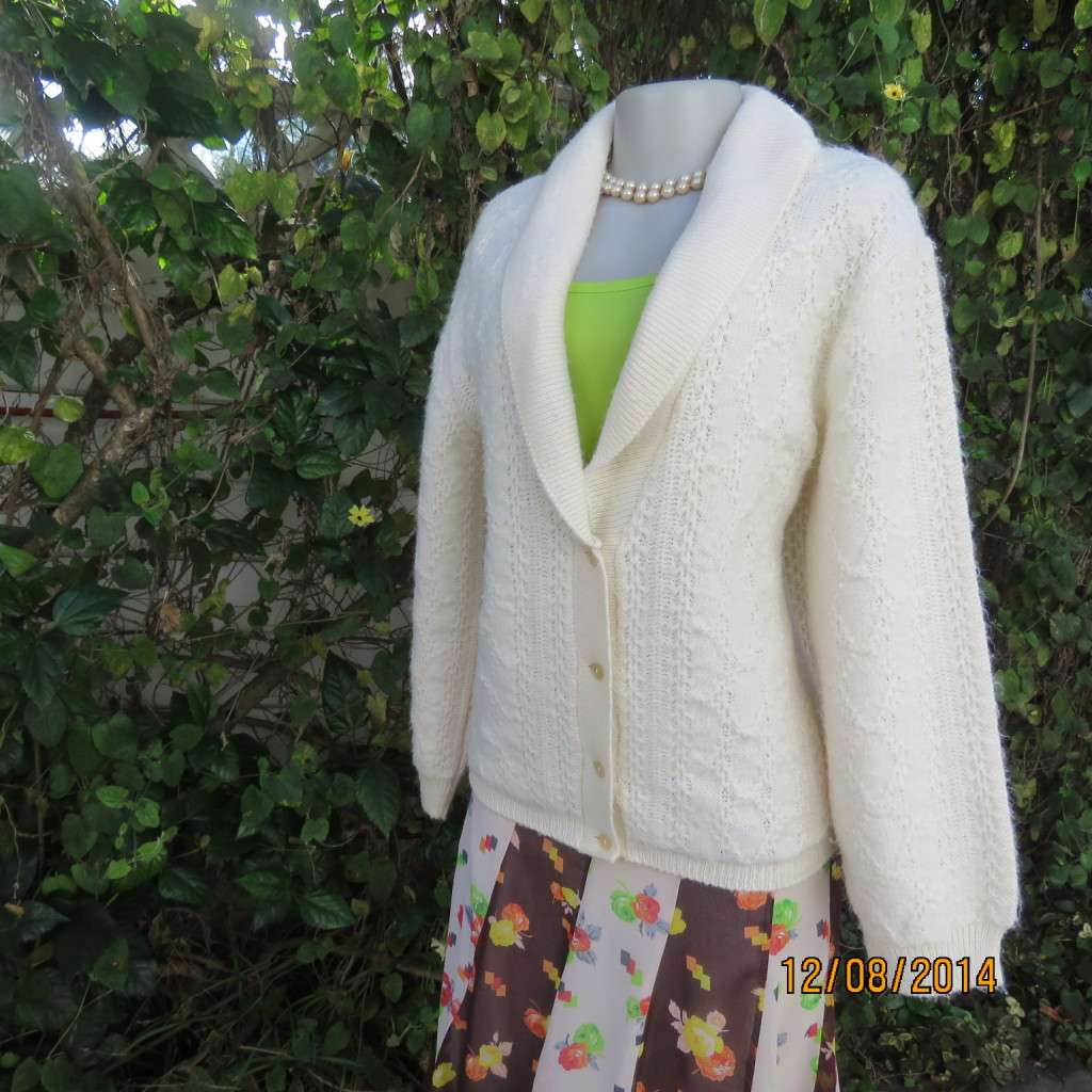 Fabulous rich cream patterned acrylic knit cardigan. Stunning shawl collar. By TEJ size 36/38.As new