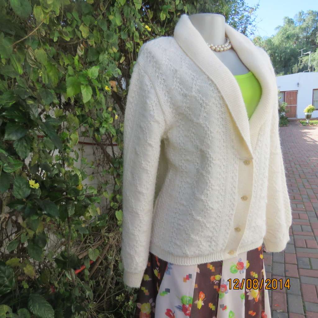 Fabulous rich cream patterned acrylic knit cardigan. Stunning shawl collar. By TEJ size 36/38.As new