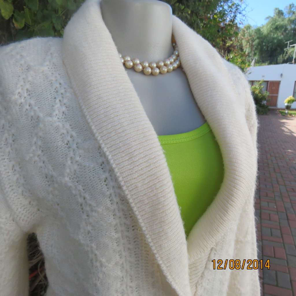Fabulous rich cream patterned acrylic knit cardigan. Stunning shawl collar. By TEJ size 36/38.As new