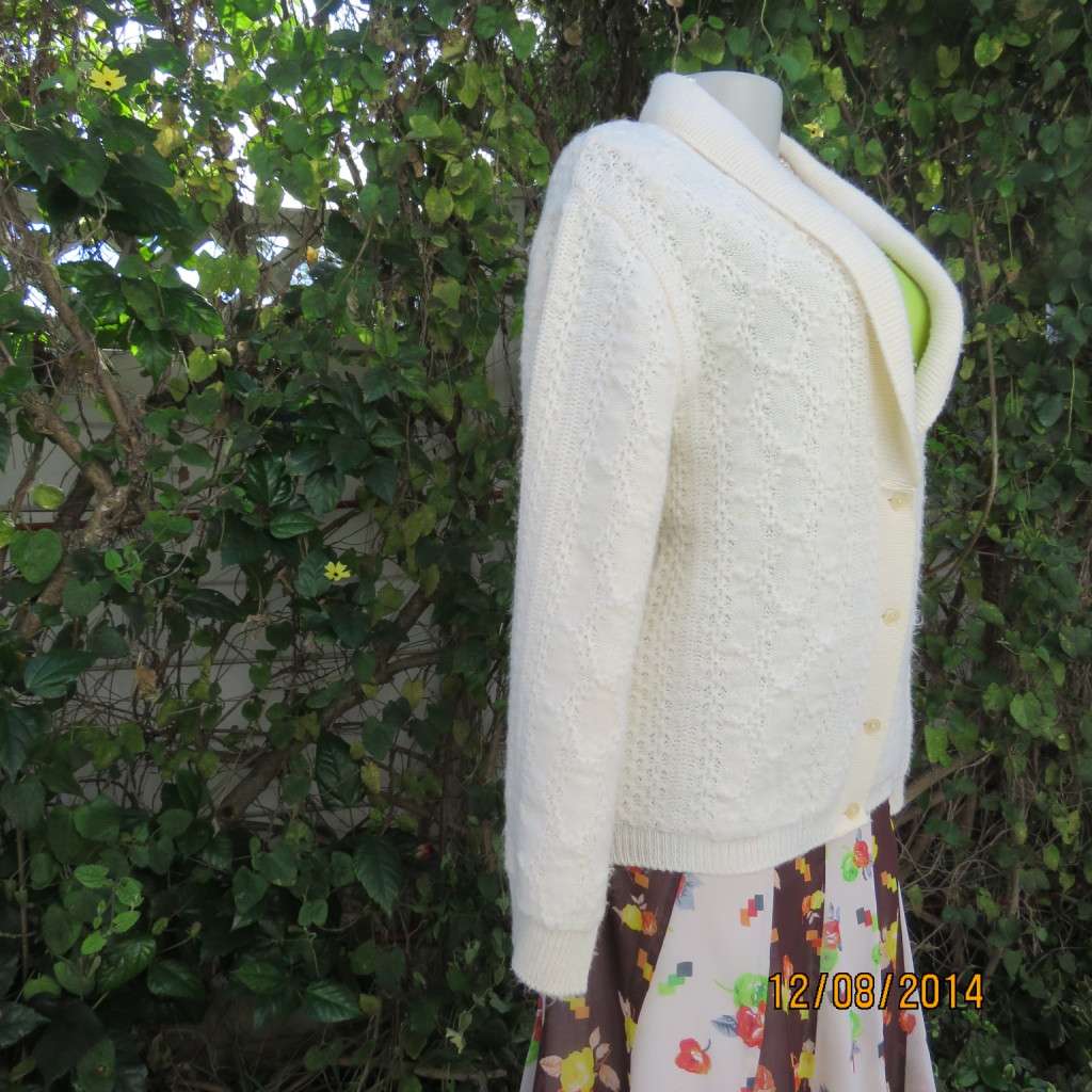 Fabulous rich cream patterned acrylic knit cardigan. Stunning shawl collar. By TEJ size 36/38.As new