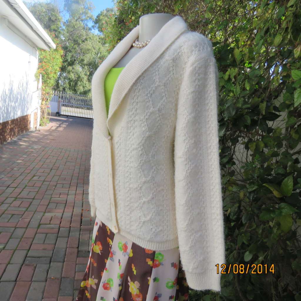 Fabulous rich cream patterned acrylic knit cardigan. Stunning shawl collar. By TEJ size 36/38.As new