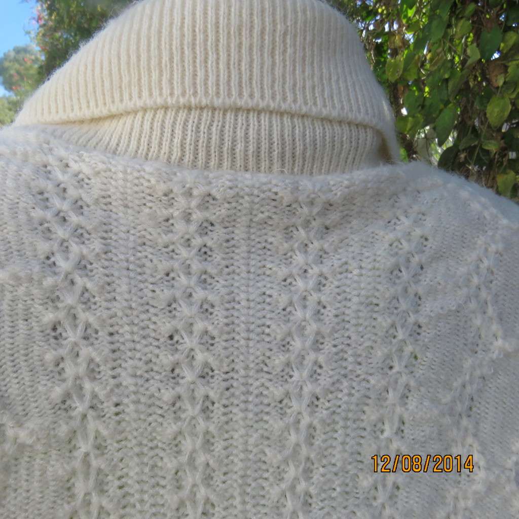 Fabulous rich cream patterned acrylic knit cardigan. Stunning shawl collar. By TEJ size 36/38.As new