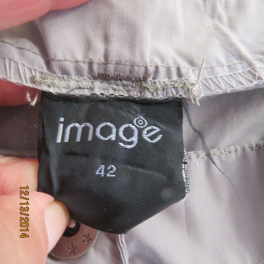 Fashion polycotton cropped pants in ecru colour. Four large pockets. Drawstring leg hems.Size 42.