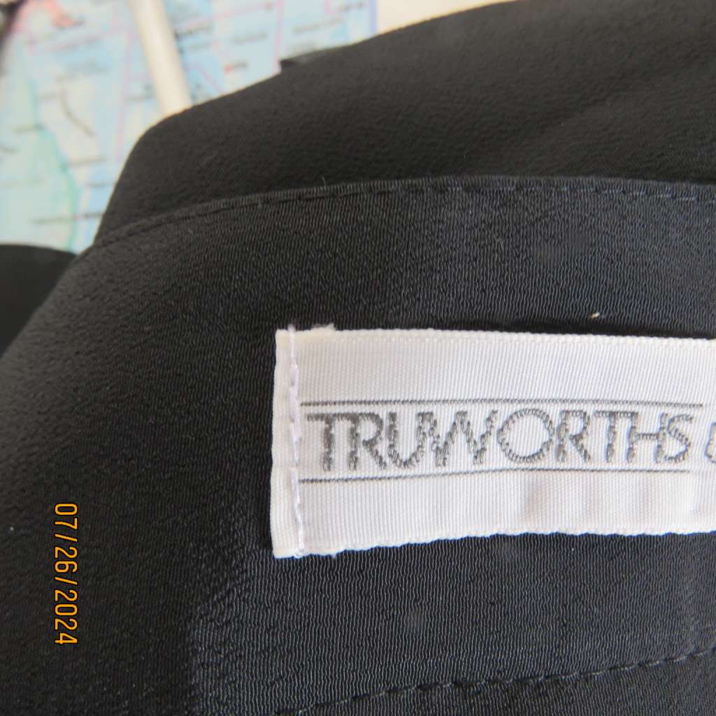 Very black silky,shiny knife pleated fold over ankle lenght skirt. Size 34/36 by TRUWORTHS. New cond
