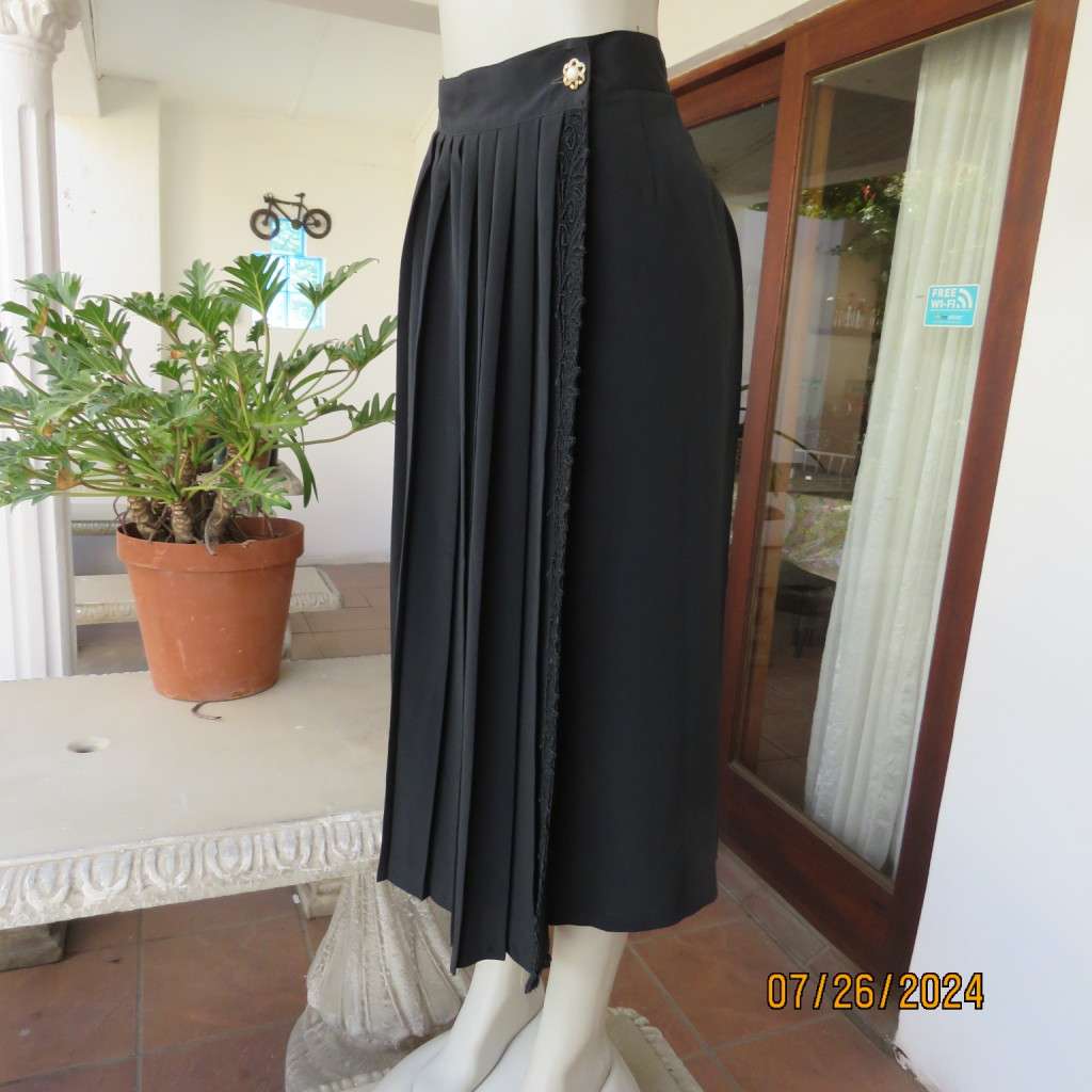 Very black silky,shiny knife pleated fold over ankle lenght skirt. Size 34/36 by TRUWORTHS. New cond