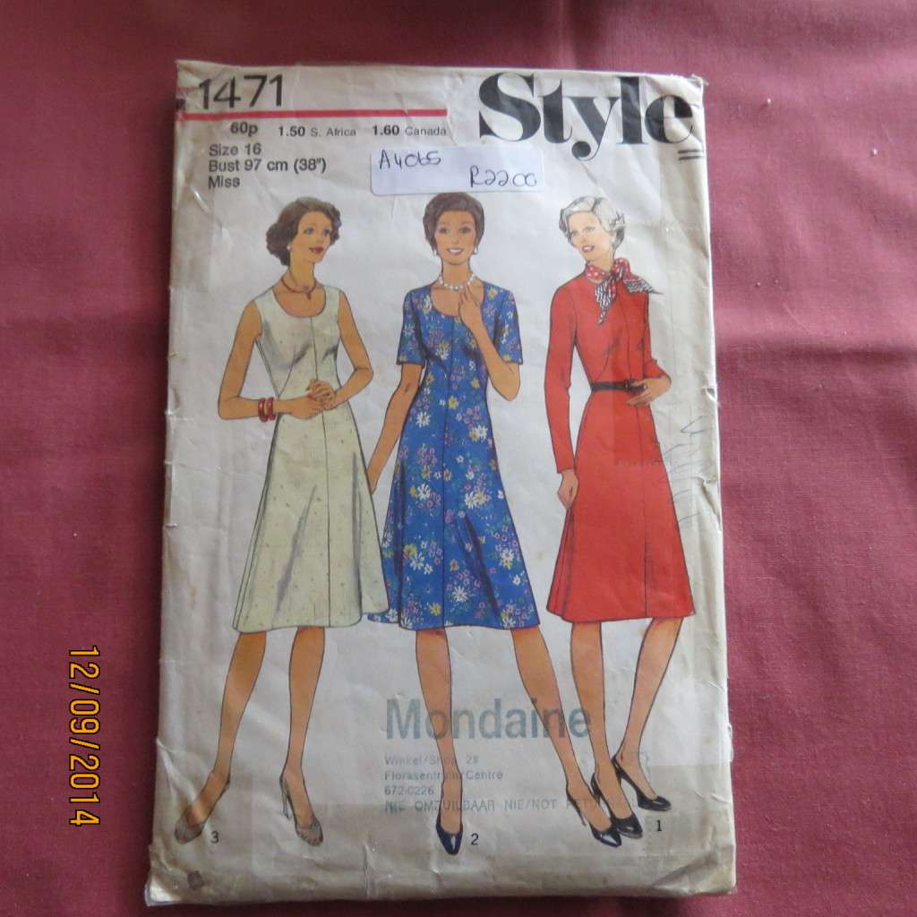 Sewing pattern for Fit to Figure dress by STYLE 1471 sizes  34 to 44. Complete.