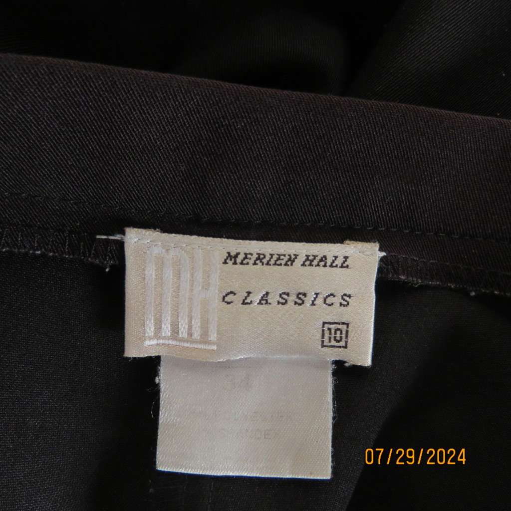 Black silky,shiny stretch polyester ankle length pants by MERIEN HALL size 35. Very good condition