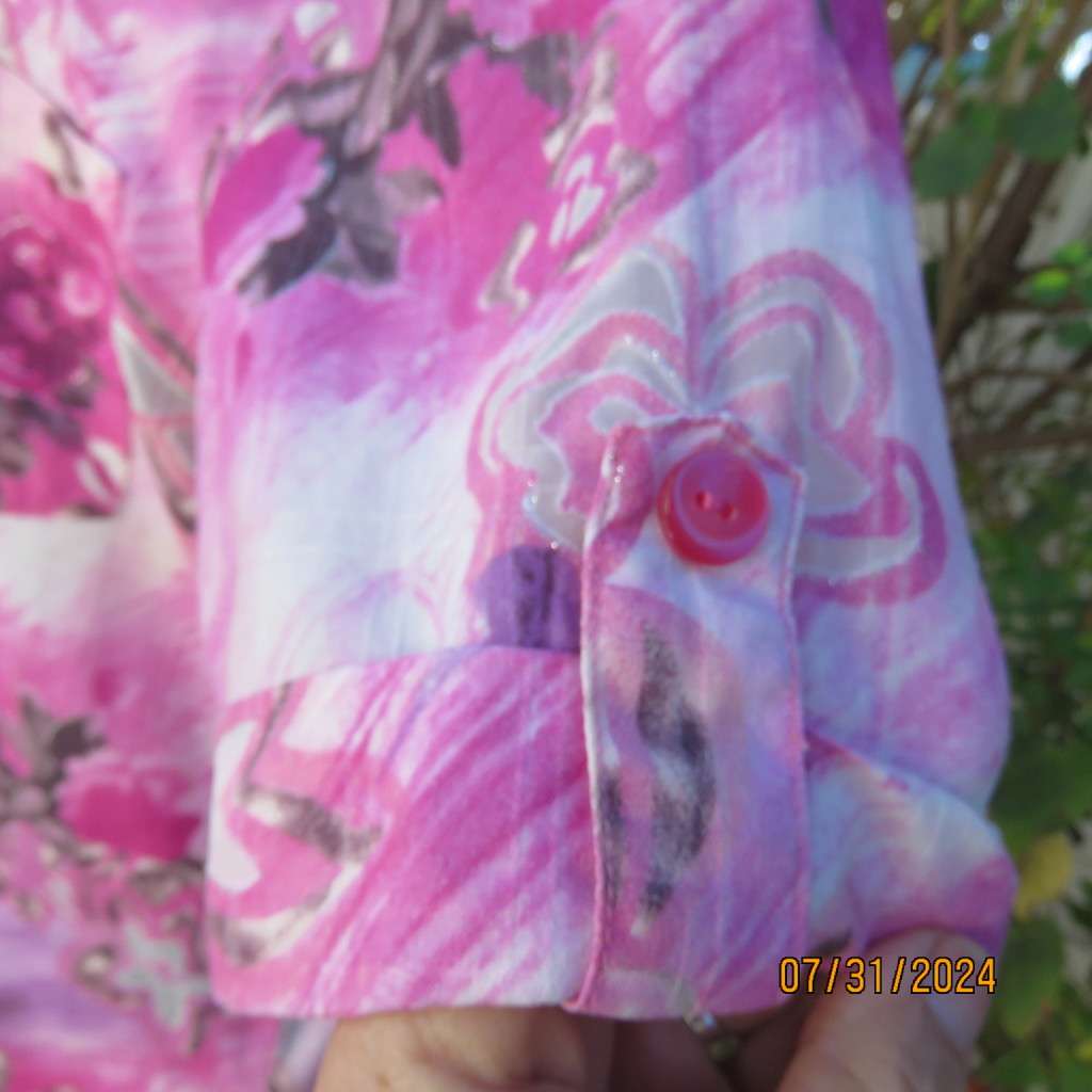 Smart textured cotton top in pink/lilac with white sheer patterns, One pocket.By BIG GOLF size 38.