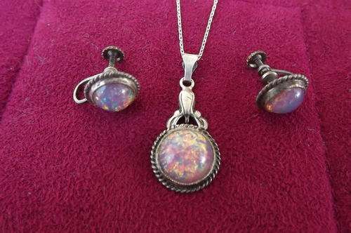 Silver 925 Chain and Silver Pendant with matching earrings