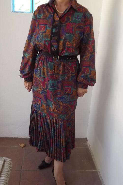 New Ramelle Vintage Dress with Elasticated Middle and Belt in Size 14.5.