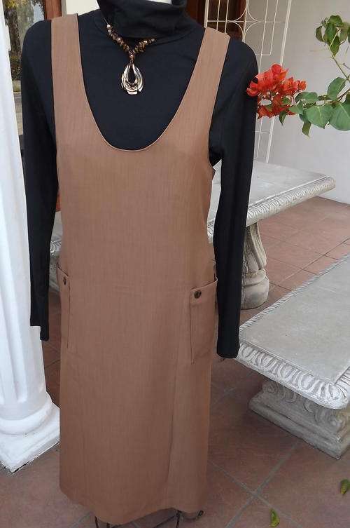Stunning Light Brown Lined Pinafore with 2 pockets in size 34 - wash & wear