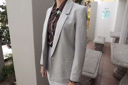 Stylish Grey Lined Jacket in size 8/32 by Essence - 2 front pockets - in excellent condition