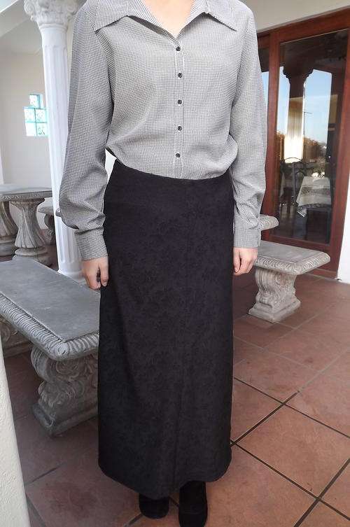 Long Sleeve Black & White Checkered Shirt in size 10/34 - polyester-wash & wear-very good condition