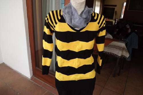 Black & Yellow Knitted Jersey with V Neck - Long Top in size 10/34 - used but in good condition