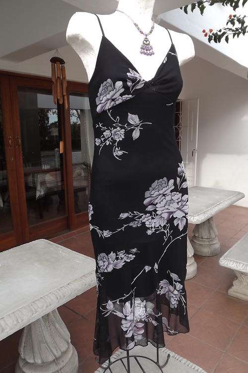 Black 2 Layer Floral dress in size 8/32-polyester & spandex for stretch-by Cool Ice - in good cond