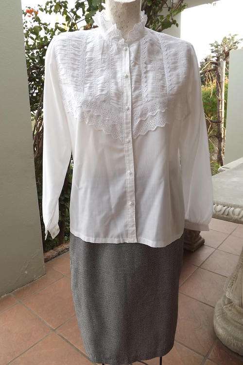 White Polycotton Blouse with Cotton Lace Decoration in size 12/36 - used but still in good condition