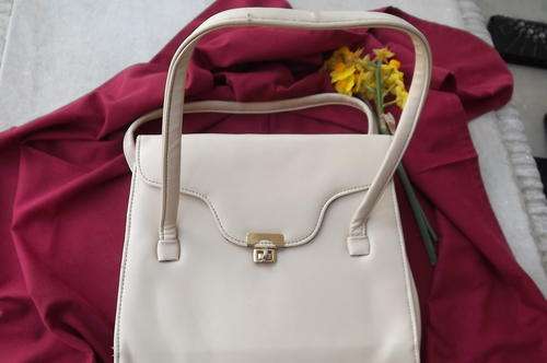 Cream Vintage Handbag from the 1960's in very good condition but for 2 marks on 1 handle - see scan