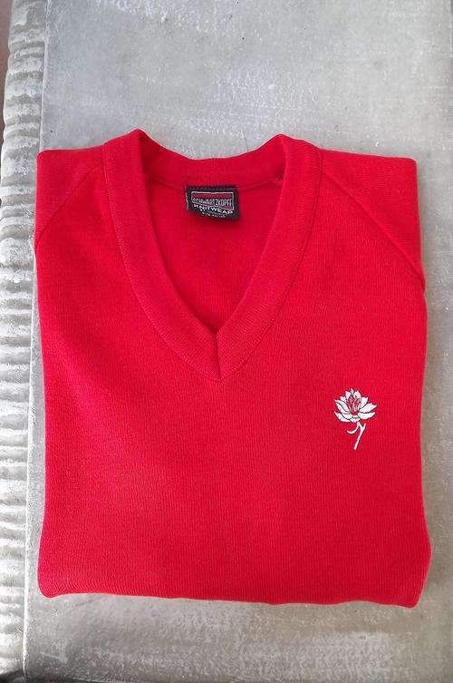 Red "Schwartzkopft" Knitted pullover in size 40/16 - V Neck.Flower embroidered on front. As new