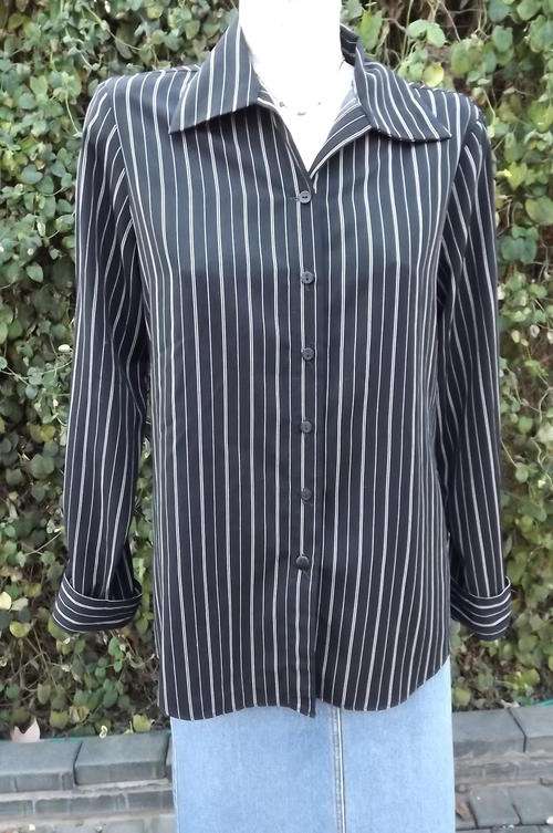 Black & White Silky Long Sleeve Button Down Shirt from Studio Clothing-heavy 100% Polyester-size 34