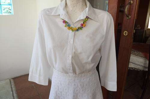 White Fitted Top in 100% Cotton in size 14/38 - used but good for everyday use