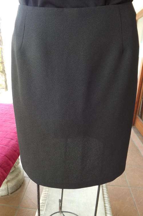 Short Black Truworths Glamour Polyester Pencil Crepe Skirt in size 10/34 - good condition