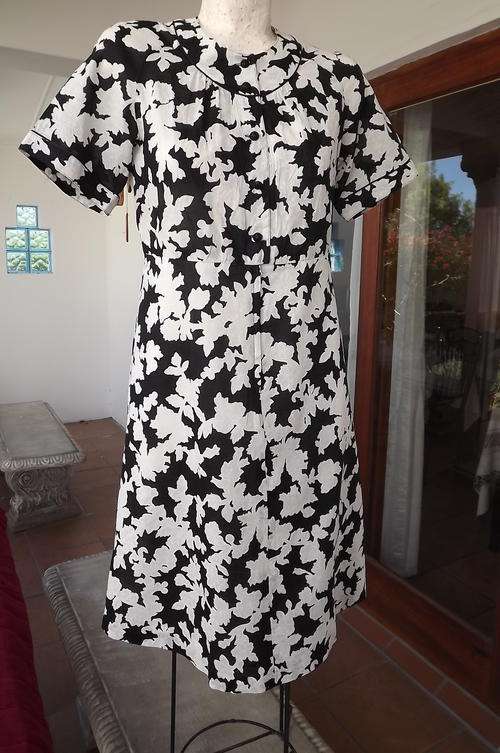 Black with White Floral Pattern Petite 10/34 Polycotton Dress from Korea - as new